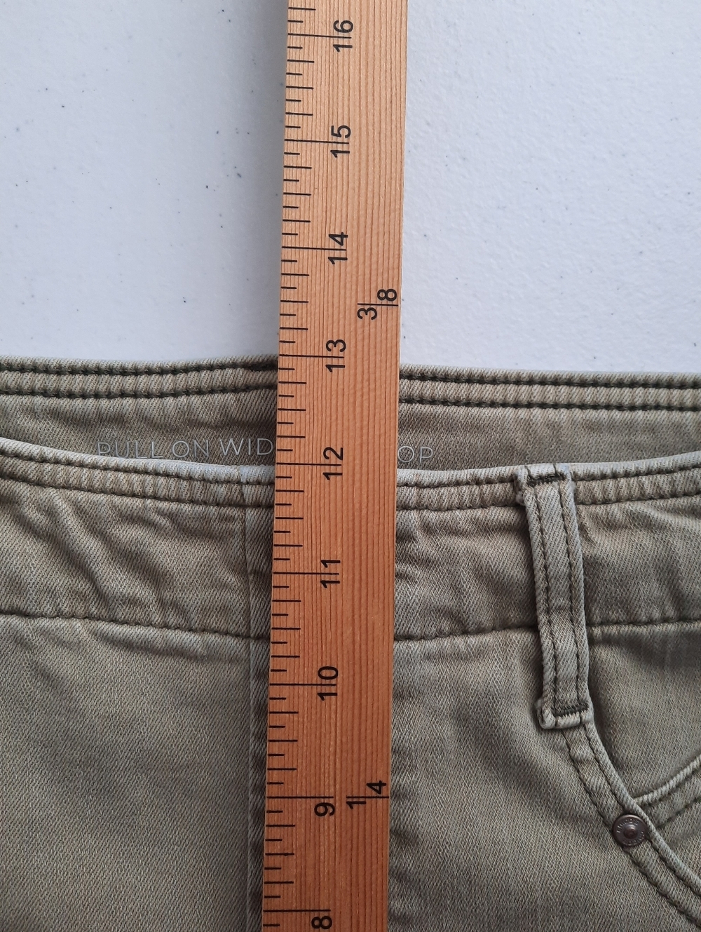 Chico's High Rise Pull On Wide Leg Crop Jeans in Washed Sage Green size 12 - Picture 13 of 16